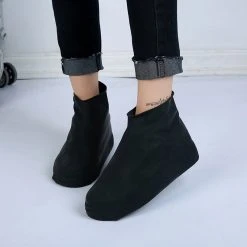 Siliconen Unisex Waterdichte Overschoenen Zwart Maat L 39-44 - Herbruikbaar – Anti Slip Regen Overschoen - Schoenhoesjes - Waterdichte Schoenbeschermers - Regenhoes – Schoenovertrek - Regenlaarzen -Regenjas En Paraplu 1200x1200 60