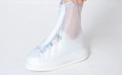 Unisex Waterdichte Overschoenen Met Rits En Aantrekkoord - Maat L 37/38 - Herbruikbaar – Transparant - Anti Slip Regen Overschoen - Schoenhoesjes - Waterdichte Schoenbeschermers - Regenhoes – Schoenovertek - Regenlaarzen -Regenjas En Paraplu 1200x741