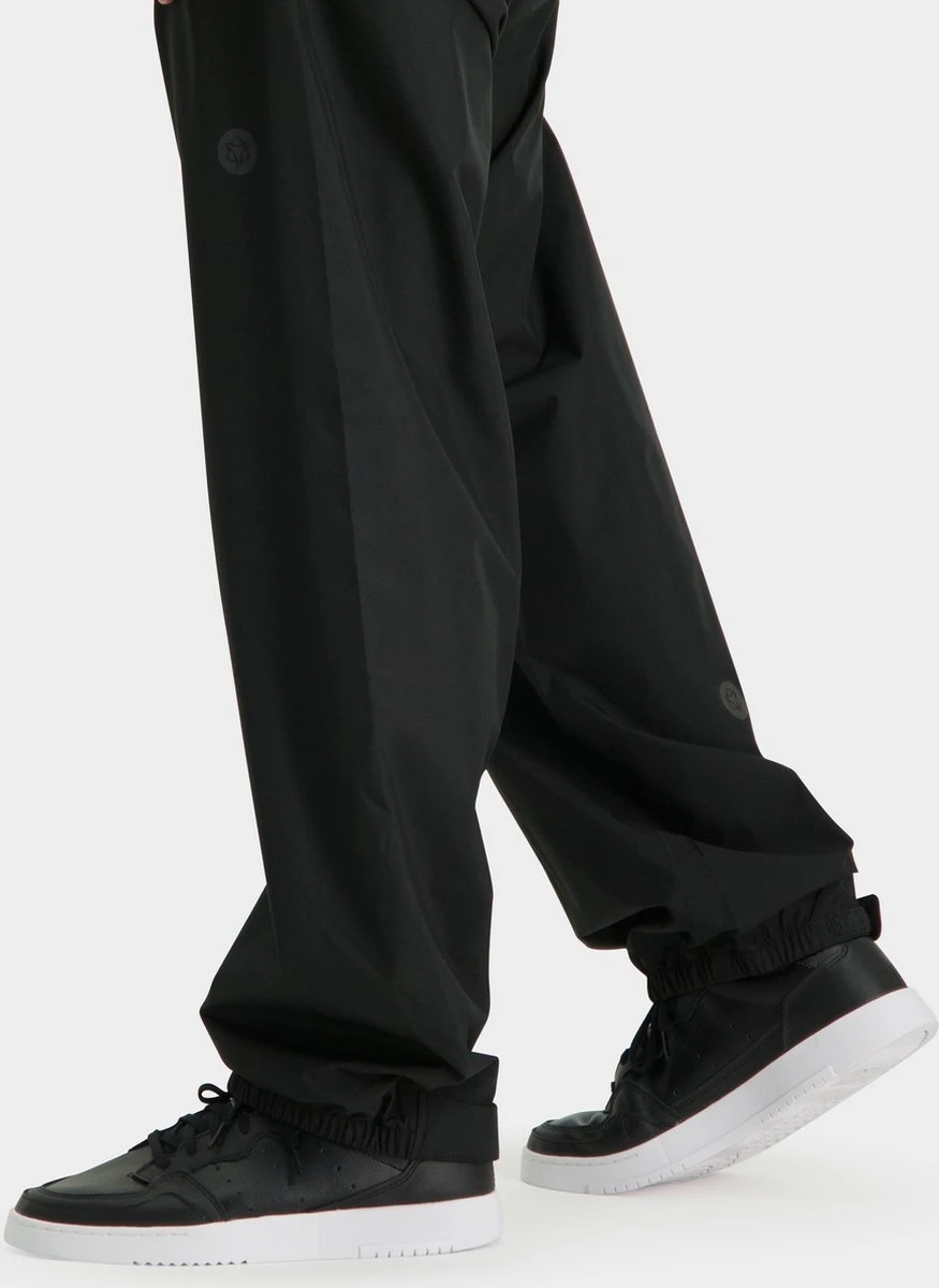 AGU GO Regenbroek Essential Unisex - Zwart - M - Dames & Heren - Waterdicht & Ademend 11 AGU GO Regenbroek Essential Unisex - Zwart - M - Dames & Heren - Waterdicht & Ademend - Afbeelding 9