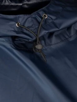 BJØRNSON Haps Regenponcho Fiets Dames & Heren - Fietsponcho - Donkerblauw 25 BJØRNSON Haps Regenponcho Fiets Dames & Heren - Fietsponcho - Donkerblauw -Regenjas En Paraplu 900x1200 94